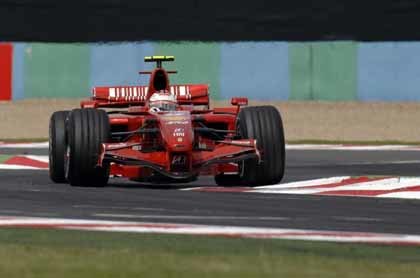 Raikkonen y Ferrari resucitan en Magny Cours