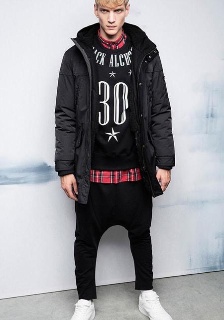 Las prendas skinny y oversize se dan la mano en el loobkook de septiembre de Bershka