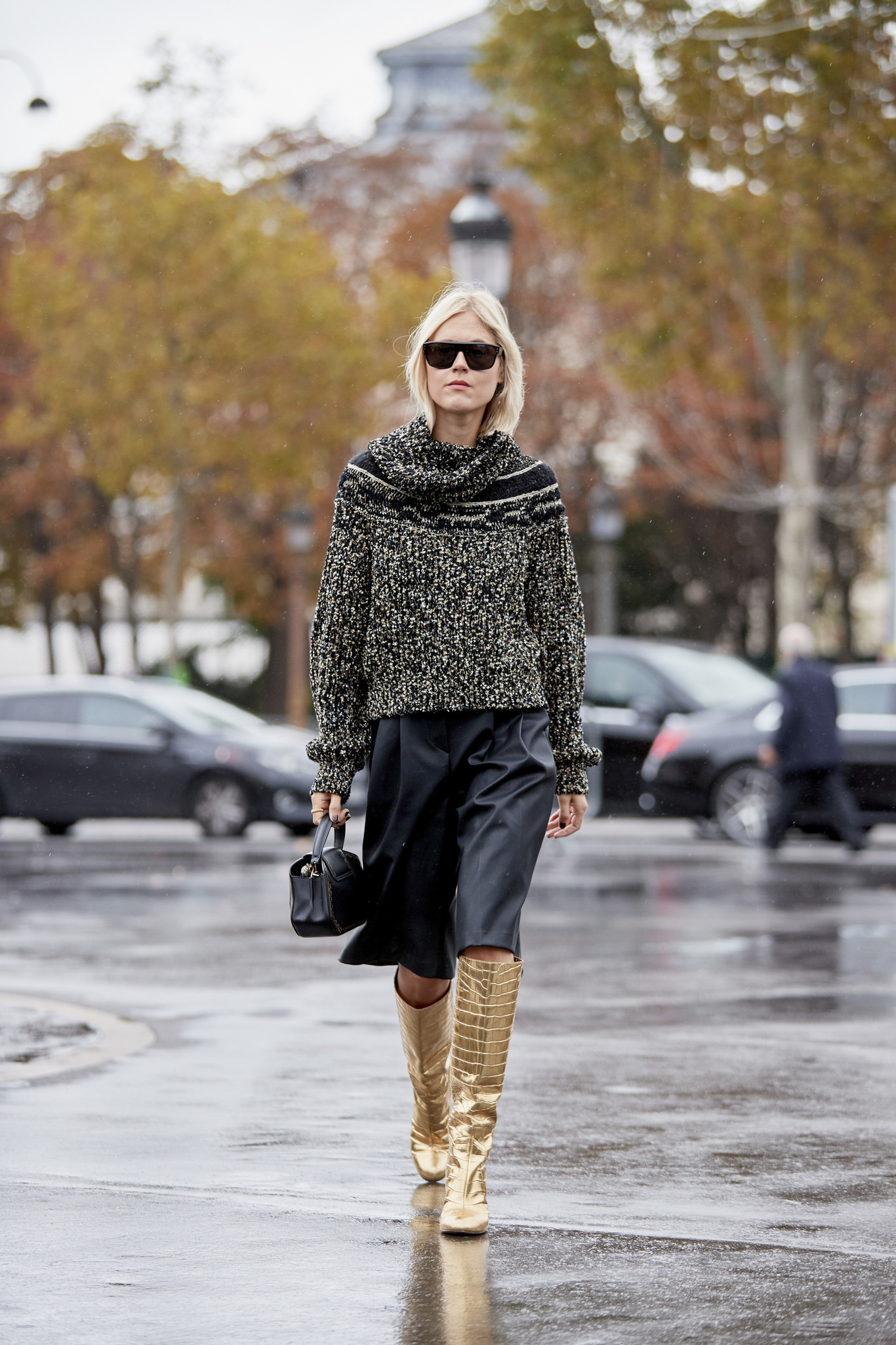 outfit falda piel negra