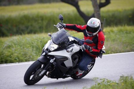 Honda Crossrunner y Miki en acción