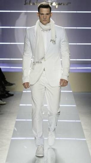 Blanco total, eterno y elegante, por Salvatore Ferragamo