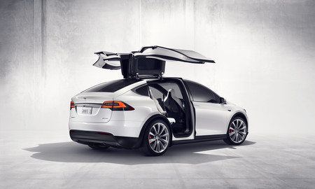 Tesla abrirá una Pop-Up store en Barcelona y sigue desarrollando su red de carga en España