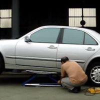 Un elevador casero portátil y económico para tus trabajos de mantenimiento