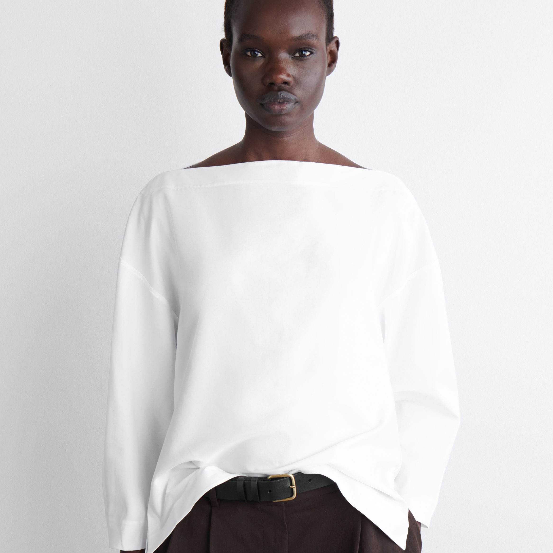 BLUSA DE ALGODÓN CON CUELLO BARCO