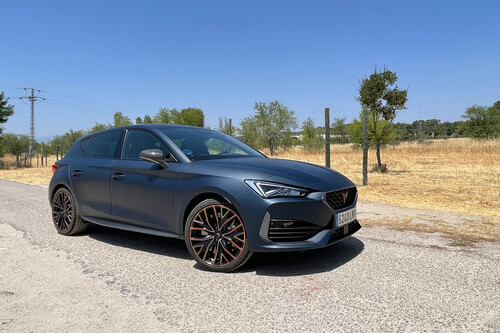 Probamos el CUPRA León VZ CUP: el acabado más completo eleva el nivel del León más aspiracional y deportivo