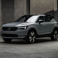 Volvo XC40 estrena una actualización visual, tecnológica y de seguridad que compartirá con sus hermanas eléctricas 