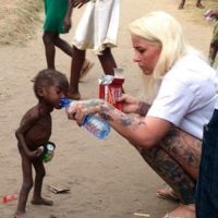 El increíble cambio de Hope, el niño de 2 años que vivía solo en las calles acusado de ser brujo 