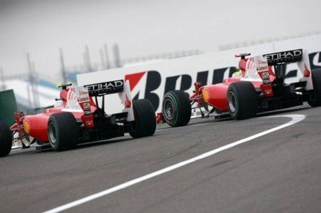 Ferrari zanja la "polémica" entre Fernando Alonso y Felipe Massa