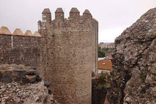 El castillo de Serpa en el Alentejo portugués
