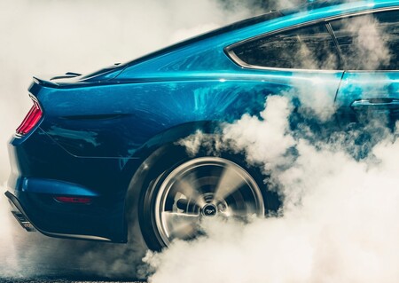Ford Mustang y F-150 podrían estrenar un nuevo y monstruoso motor de 6.8 litros