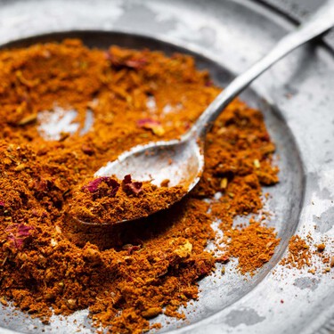 Apenas se usa en España, pero esta mezcla de especias siempre mejora tus guisos de patatas, eches lo que eches 