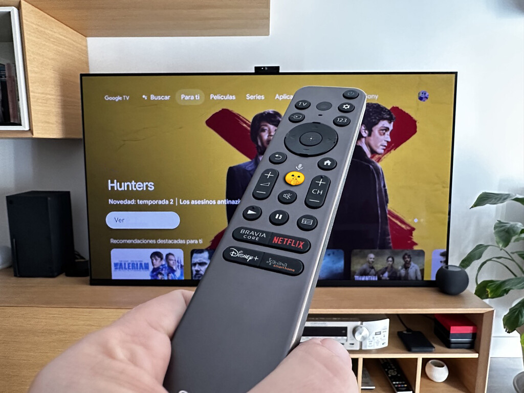 Cómo bloquear el micrófono de tu Smart TV si te preocupa la privacidad, para que Google Assistant no escuche todo lo que dices