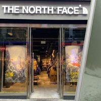 The North Face liquida a casi mitad de precio su chaqueta más cómoda y calentita para lucir este invierno  