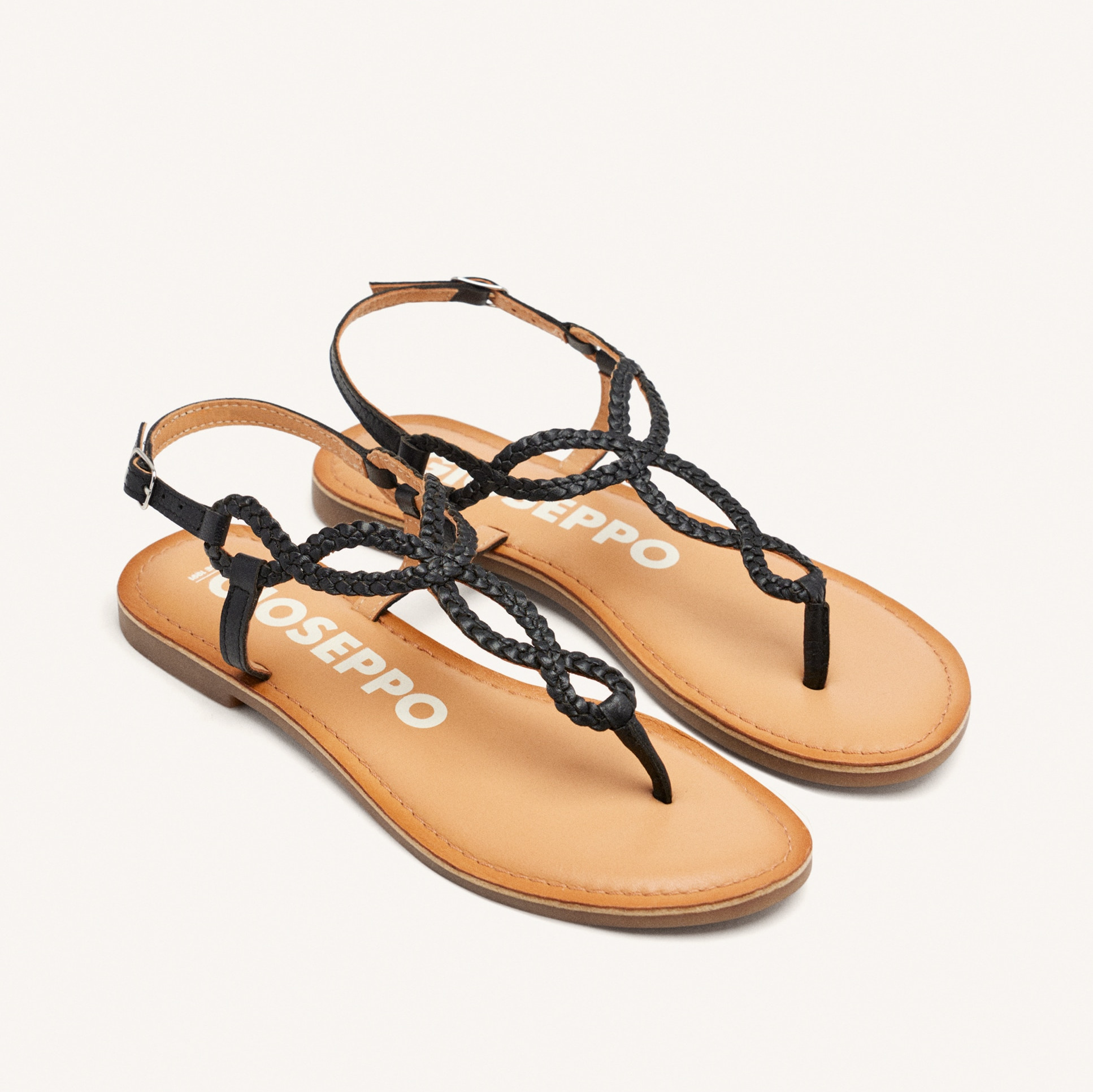 Sandalias planas de mujer de piel con tiras y plantilla suave Negro Gioseppo