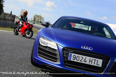 Audi R8 V10 Plus vs Ducati 899 Panigale