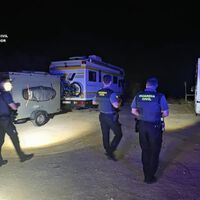 Por qué puedes dormir legalmente en tu camper y aun así acabar desalojado: Tarifa expulsa a 78 autocaravanas de un parque natural