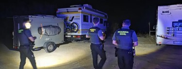 Por qué puedes dormir legalmente en tu camper y aun así acabar desalojado: Tarifa expulsa a 78 autocaravanas de un parque natural