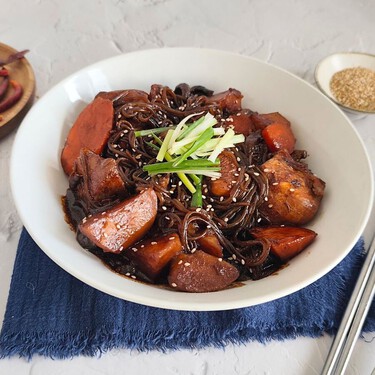 Jjimdak de pollo, receta del delicioso estofado coreano con fideos de boniato