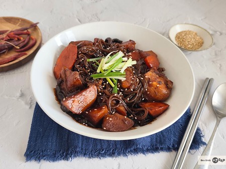 Jjimdak de pollo, receta del delicioso estofado coreano con fideos de boniato