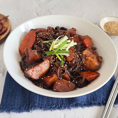 Jjimdak de pollo, receta del delicioso estofado coreano con fideos de boniato