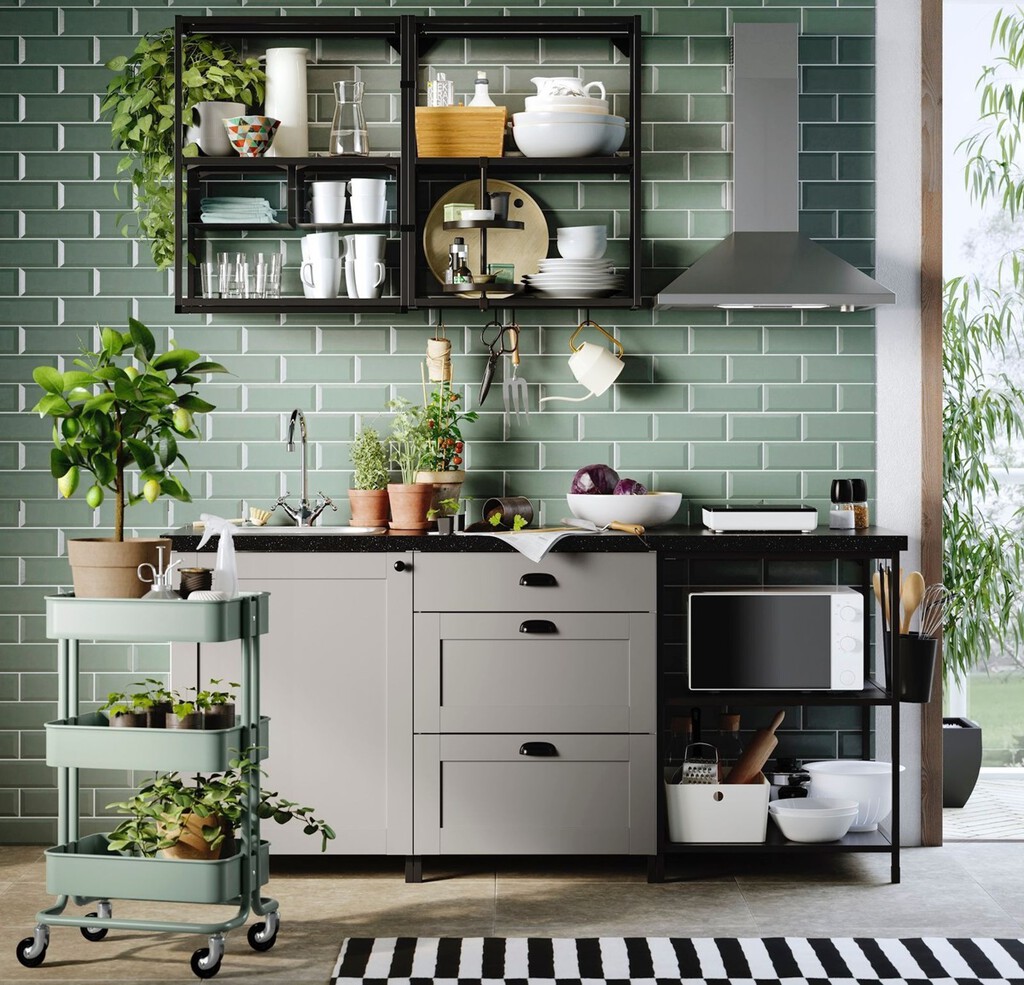 Ikea tiene el carrito auxiliar multifunción que se transforma en mesa de comedor o en isla de cocina en unos segundos