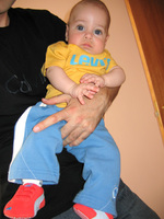 Los expertos recomiendan no poner zapatos (nunca) a un bebé que no anda 