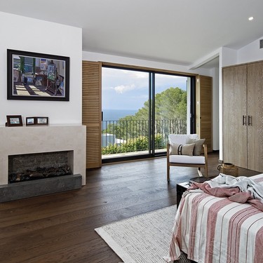 Puertas abiertas: una casa en la Costa Brava que se abre al mar 