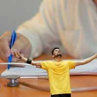 Tu empresa puede mandar un médico a comprobar tu baja y dejarte sin sueldo si rechazas la revisión