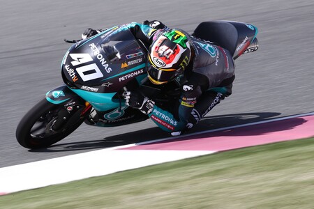 Darryn Binder se divierte en Losail e Izan Guevara se cuela en primera fila en su primer Gran Premio