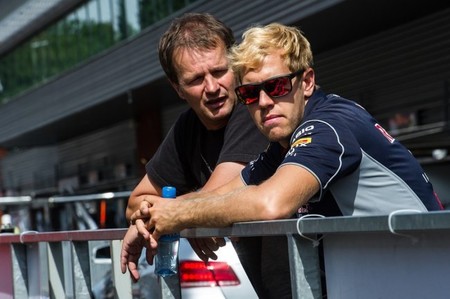 Red Bull destroza el cronómetro con Sebastian Vettel en cabeza