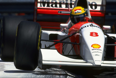 Una vuelta al circuito urbano de Montecarlo con: Ayrton Senna
