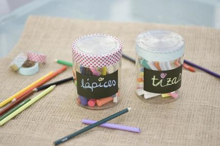 Manualidades vuelta al cole: botes para guardar colores