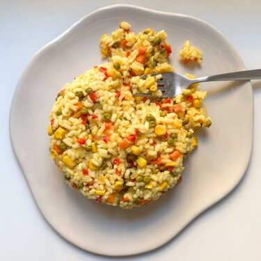 Arroz a la jardinera, una receta fácil con sabor y color
