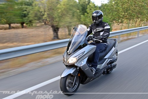 Ponemos a prueba al nuevo Kymco Grand Dink 125, un GT convalidado a precio de derribo
