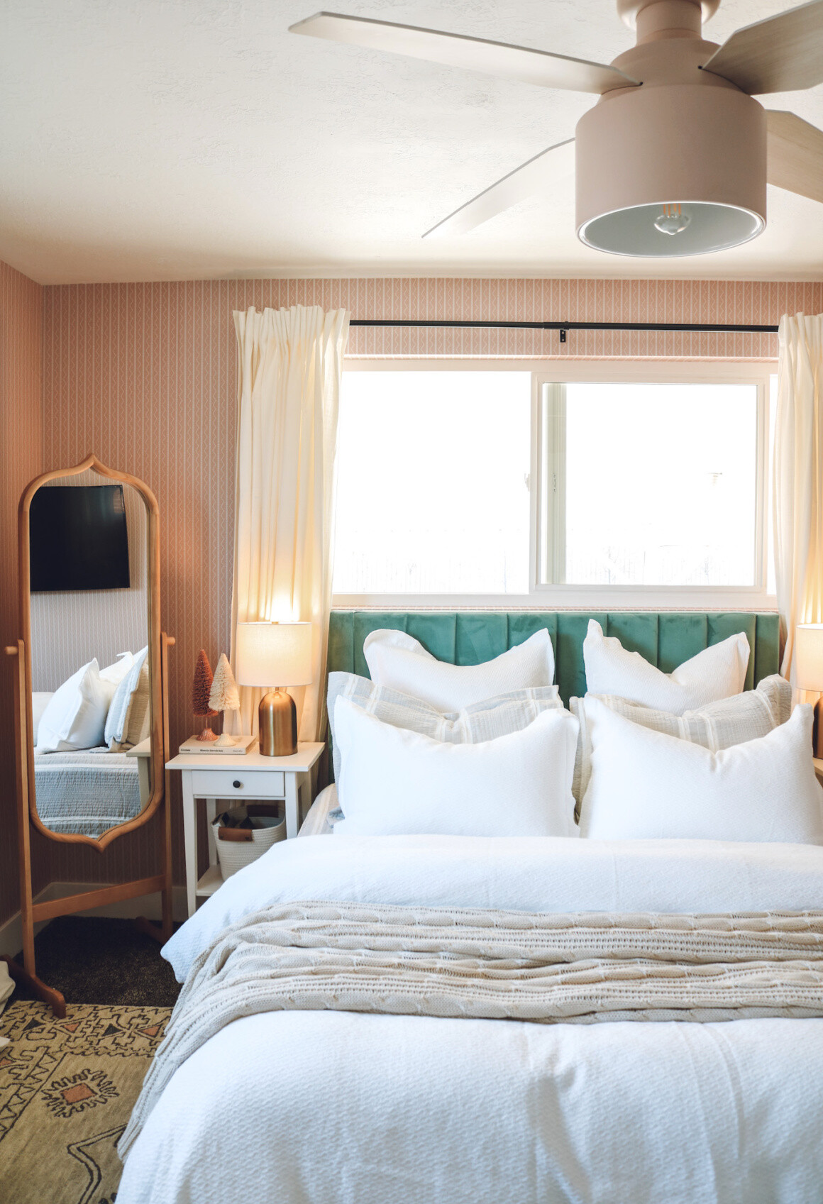 Antes y después: una habitación de matrimonio pequeña, con el espacio