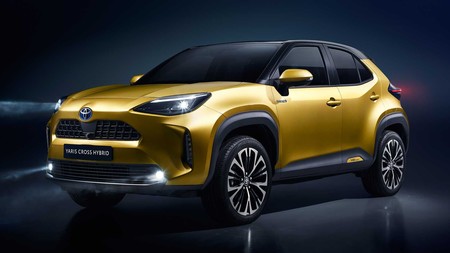El Toyota Yaris Cross nace en formato B-SUV híbrido para abrirse paso entre T-Cross, Vitara y compañía