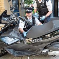 Londres se plantea sacar al ejército a las calles para atajar los robos de motos y disuadir a los ladrones