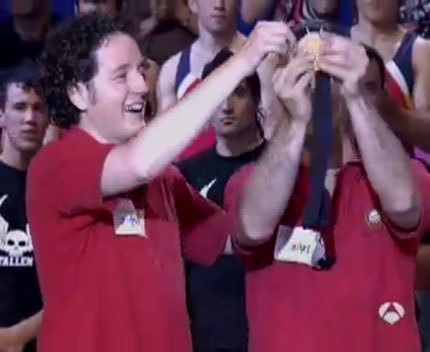 Nuevo Record Guinness, ¡22 personas dentro de un Mini!