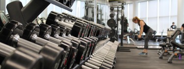 "Tengo poco tiempo para entrenar": qué hacer en el gimnasio para aumentar la masa muscular sin tirarte horas  