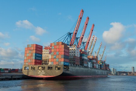 A la crisis de los microchips se le une un nuevo problema industrial: cada vez es más caro mover mercancías en barco