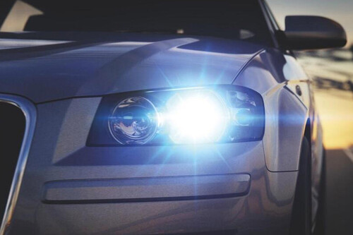 Poner bombillas LED al coche ahora es legal, barato y más seguro. Todo lo que necesitas saber, incluida la letra pequeña