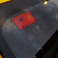 La Justicia está empezando a anular una norma absurda de la DGT: multar coches aparcados con la ITV caducada 