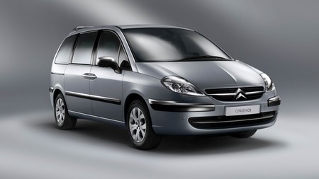 Discreta actualización para el Citroën C8
