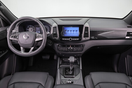 SsangYong Musso Sports interior