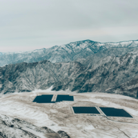 Suiza no es el país más soleado del mundo pero tiene un arma secreta para potenciar sus paneles fotovoltaicos: nieve