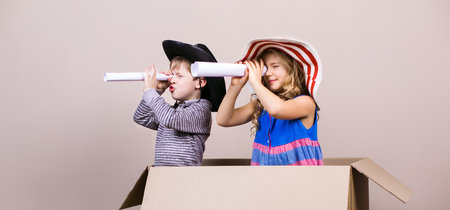 Por qué los niños prefieren las cajas y el papel de envolver en vez del juguete que contienen 