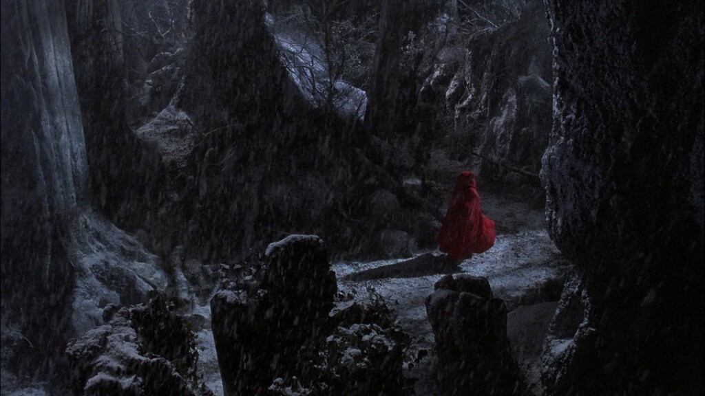 Hace 34 años se estrenó esta película de terror y fantasía. Un clásico de culto con Angela Lansbury que propone otra lectura del cuento de 'Caperucita Roja'