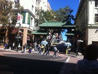 Instantáneas de California: Indiana Jones, Karate Kid, Bruce Lee, las galletas de la suerte y otros secretos del barrio chino de California