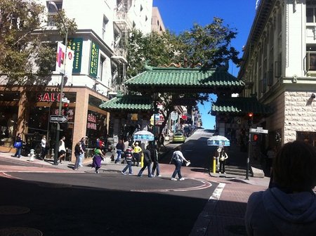 Instantáneas de California: Indiana Jones, Karate Kid, Bruce Lee, las galletas de la suerte y otros secretos del barrio chino de California