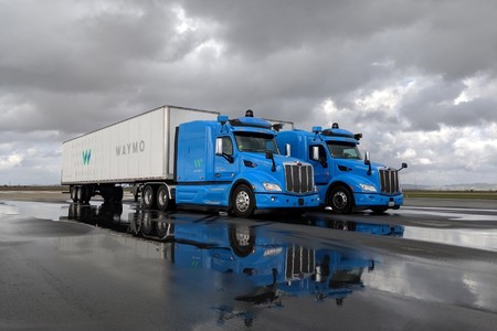 Waymo se ha hecho mayor: estos enormes camiones autónomos moverán la mercancía de Google